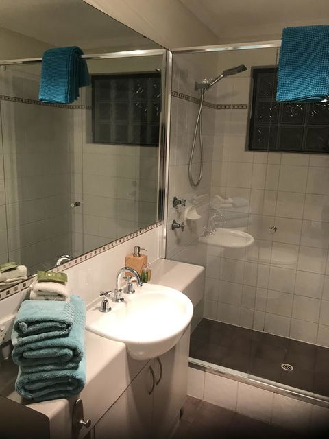 THE SANCTUARY LUXURY HOLIDAY HOME - Hotels Melbourne 2