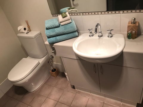 THE SANCTUARY LUXURY HOLIDAY HOME - Hotels Melbourne 3