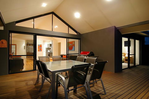 THE SANCTUARY LUXURY HOLIDAY HOME - Hotels Melbourne 25