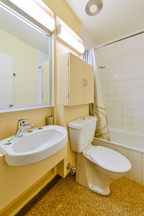 30 Kennedy Street - Hotels Melbourne 17