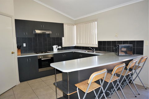 9 Krait Street - Perfect For Large Groups Or Families Alike - Hotels Melbourne 5