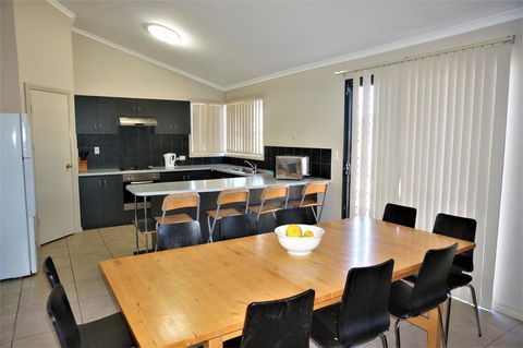 9 Krait Street - Perfect For Large Groups Or Families Alike - Hotels Melbourne 4
