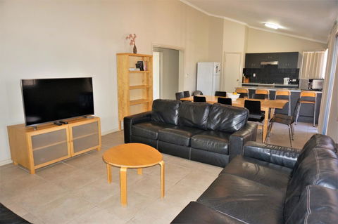 9 Krait Street - Perfect For Large Groups Or Families Alike - Hotels Melbourne 2
