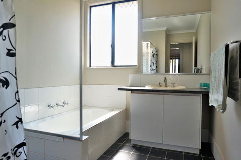 9 Krait Street - Perfect For Large Groups Or Families Alike - Hotels Melbourne 11