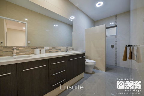 27 Kestrel Place - With Pool And Jetty - Hotels Melbourne 10