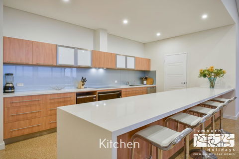 27 Kestrel Place - With Pool And Jetty - Hotels Melbourne 4