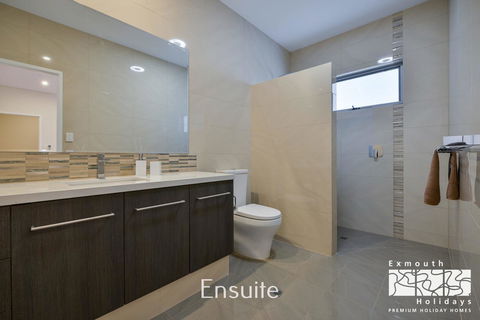 27 Kestrel Place - With Pool And Jetty - Hotels Melbourne 8