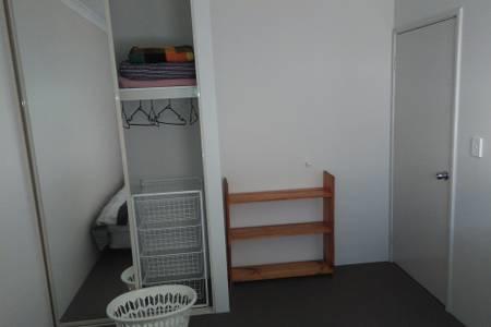 Near Train Station - Hotels Melbourne 8