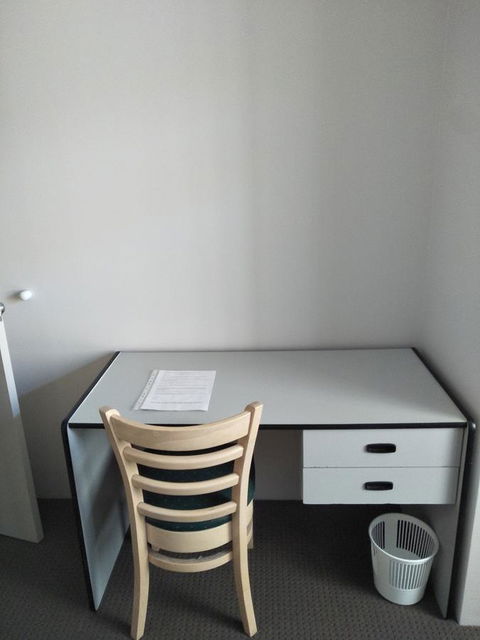 Near Train Station - Hotels Melbourne 7