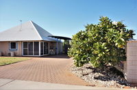 Osprey Holiday Village Unit 113/2 Bedroom - Cosy apartment ideal for small family