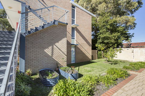 Cottesloe Tree Top Studio - Executive Escapes - Hotels Melbourne 9