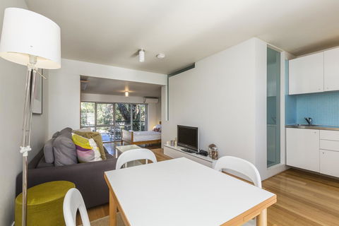 Cottesloe Tree Top Studio - Executive Escapes - Hotels Melbourne 1