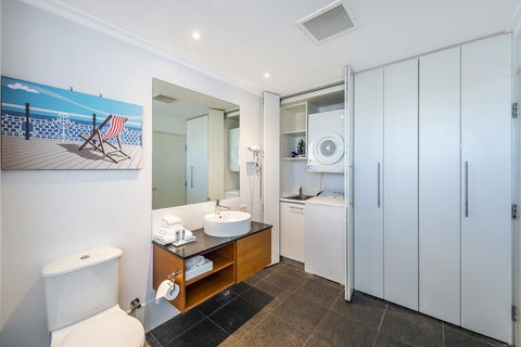 A 406 FANTASTIC OCEAN BEACH And MARINA VIEW APT - MANDURAH - Hotels Melbourne 15