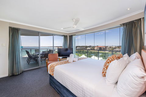 A 406 FANTASTIC OCEAN BEACH And MARINA VIEW APT - MANDURAH - Hotels Melbourne 13