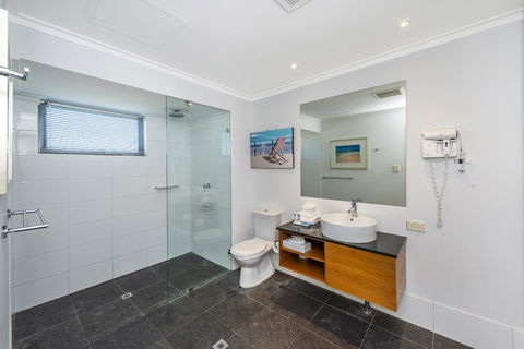 A 406 FANTASTIC OCEAN BEACH And MARINA VIEW APT - MANDURAH - Hotels Melbourne 16