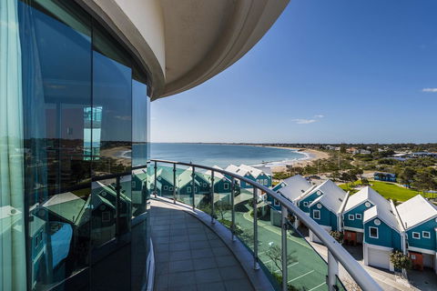 A 406 FANTASTIC OCEAN BEACH And MARINA VIEW APT - MANDURAH - Hotels Melbourne 9