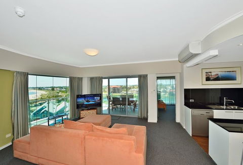 A 406 FANTASTIC OCEAN BEACH And MARINA VIEW APT - MANDURAH - Hotels Melbourne 10
