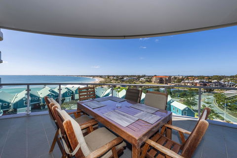 A 406 FANTASTIC OCEAN BEACH And MARINA VIEW APT - MANDURAH - Hotels Melbourne 4