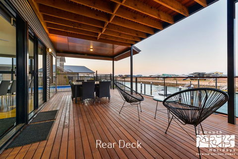 8 Kestrel Place - PRIVATE JETTY & POOL - Hotels Melbourne 15