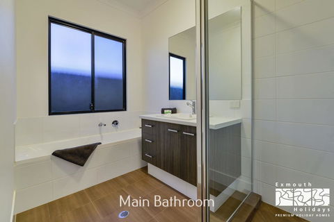8 Kestrel Place - PRIVATE JETTY & POOL - Hotels Melbourne 13