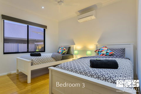 8 Kestrel Place - PRIVATE JETTY & POOL - Hotels Melbourne 11