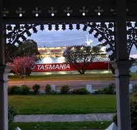 Riverbank villa - 4 bedroom house villa - Hotels Melbourne