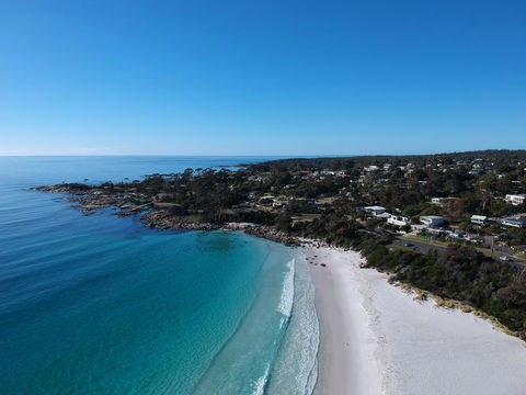 SEA EAGLE COTTAGE Amazing Views Of Bay Of Fires - Hotels Melbourne 13