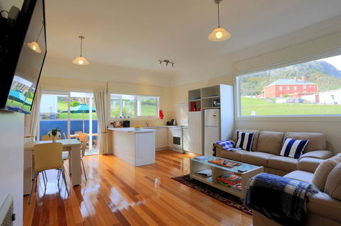 @ The Beach & Not Quite @ The Beach Holiday Cottages - Stanley - Hotels Melbourne 17