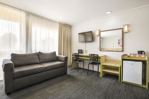 Nightcap At Coolaroo Hotel - Hotels Melbourne 2