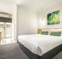 Nightcap at Skyways Hotel - Hotels Melbourne