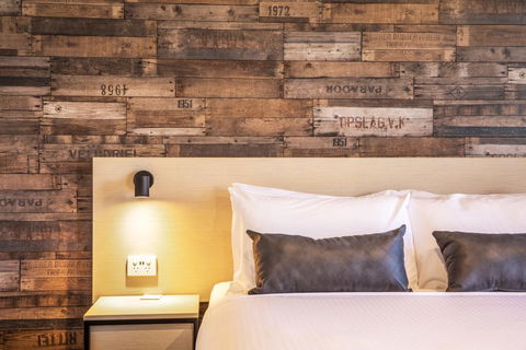 Nightcap At Westside Hotel - Hotels Melbourne 1