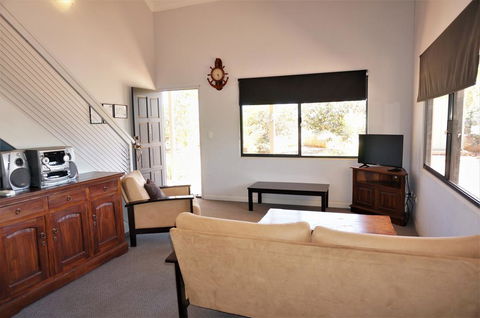 Ningaloo Breeze Villa 10 - 3 Bedroom Fully Self-Contained Disabled-Friendly Accommodation - Hotels Melbourne 3
