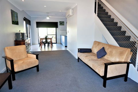 Ningaloo Breeze Villa 2 - 3 Bedroom Fully Self-Contained Holiday Accommodation - Hotels Melbourne 3