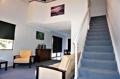 Ningaloo Breeze Villa 2 - 3 Bedroom Fully Self-Contained Holiday Accommodation - Hotels Melbourne 1