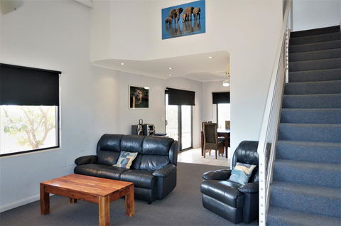 Ningaloo Breeze Villa 6 - 3 Bedroom Fully Self-Contained Holiday Accommodation - Hotels Melbourne 1