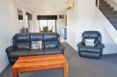 Ningaloo Breeze Villa 6 - 3 Bedroom Fully Self-Contained Holiday Accommodation - Hotels Melbourne 2