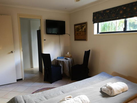 Noosa Edge Nudist Retreat - Hotels Melbourne 2
