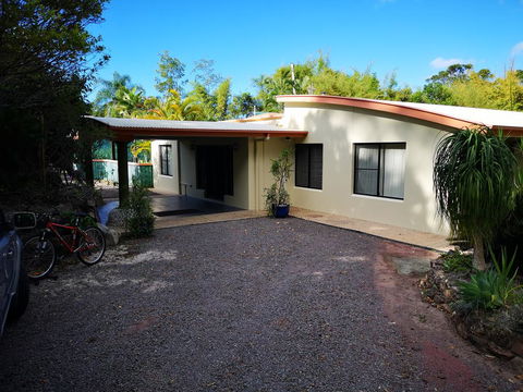 Noosa Edge Nudist Retreat - Hotels Melbourne 1