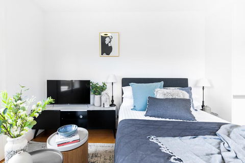 Not Your Usual Studio Apartment - Hotels Melbourne 1