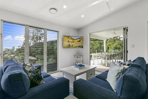 Ocean Views, Luxury Living In Noosa Heads - Unit 2/13 Angler Street - Hotels Melbourne 1