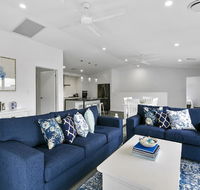 Ocean Views Luxury Living in Noosa Heads - Unit 2/13 Angler Street - Hotels Melbourne