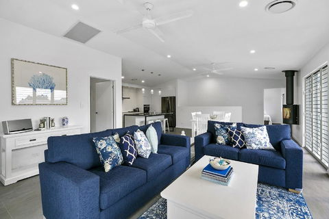 Ocean Views, Luxury Living In Noosa Heads - Unit 2/13 Angler Street - Hotels Melbourne 0