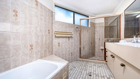 OCEAN WAVES - WiFi - Hotels Melbourne 1