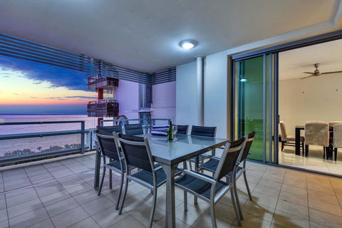 Oceana Darwin Central Oceanfront 3 Bedroom 2 Lounge Room Pool Gym Tennis Court Sleeps 9 - Hotels Melbourne 2
