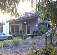 On the Edge of the Forest - Hotels Melbourne