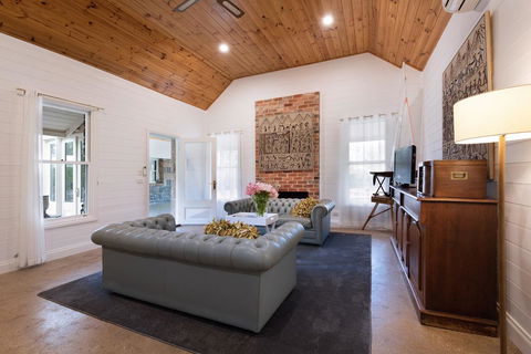 Orchards At Spring Vale Farm - Hotels Melbourne 3