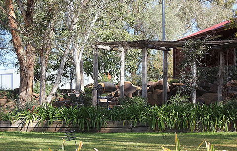 Outback Cellar & Country Cottage - Hotels Melbourne 1