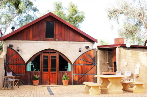 Outback Cellar & Country Cottage - Hotels Melbourne 0