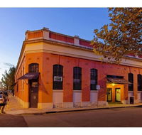 Pakenham Palace - Two bedroom converted warehouse apartment - Hotels Melbourne