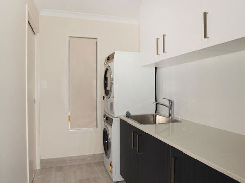 Palm 95 - Modern 4 BDRM Home With Pool - Hotels Melbourne 3